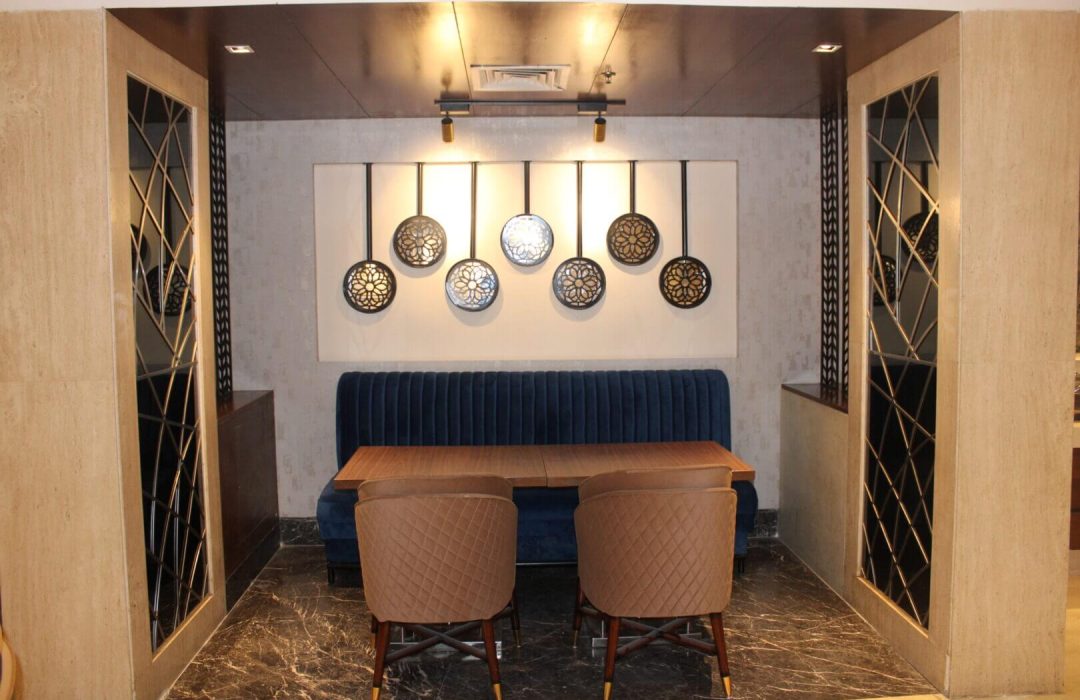 bellmont-hotel-dinning-table